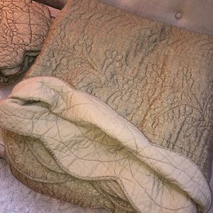 King size quilt and sham set.